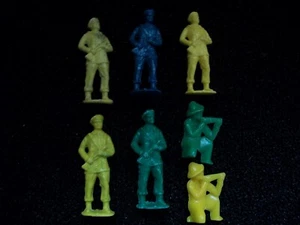 OLD AUSSIE MADE FIGURES IN BRITTLE PLASTIC BY FETHALITE AND UNKNOWN - Picture 1 of 1