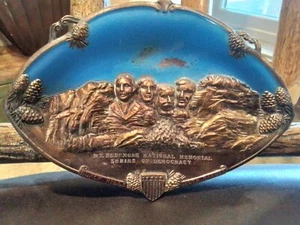 South Dakota Mount Rushmore Vintage Japan 7 1/2" Stamped Metal Tray FREE S/H - Picture 1 of 2