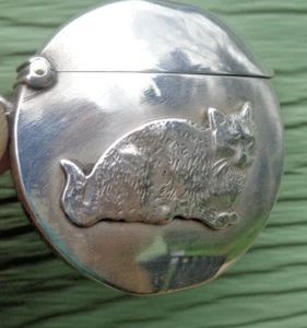 Raro redondo de plata esterlina Vesta Match Safe CAT h/m 1910 - A. & J. Zimmerman - Imagen 1 de 6