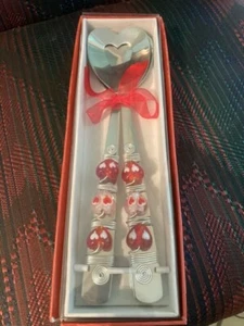 New Salad Servers Heart Red Pink Silver Coil Spoons Serving Wild Eye Valentine - Picture 1 of 12