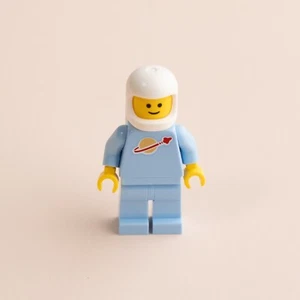 NEW LEGO LIGHT ROYAL BLUE CLASSIC SPACE SPACEMAN RETRO MINIFIGURE ASTRONAUT GIFT - Picture 1 of 3