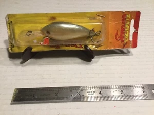 Wasp Dig It Crank Bait Fishing Lure Eagle Claw Hooks . - Picture 1 of 3