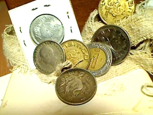 Lote mixto de monedas extranjeras - Imagen 1 de 6