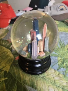 Schneekugel Spieluhr Chicago Skyline Wrigley Field 5,75" A2 - Bild 1 von 6