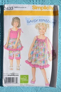 #2433 SIMPLICITY PATTERN-CHILDS Top-Dress-Capri Pants-Bag Size 3-4-5-6-7-8 Uncut - Foto 1 di 1