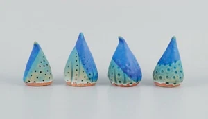 Linda Mathison, four small unique ceramic sculptures in turquoise glaze. - Picture 1 of 8