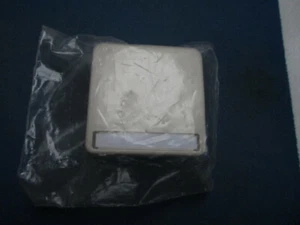 Jung CD 590KLW Klappdeckel für Steckdosen 50x50mm weiß Neu - Bild 1 von 1