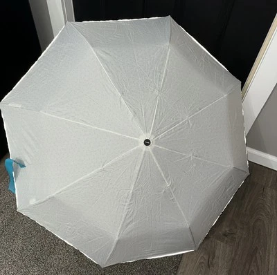 "Paraguas compacto deportivo ShedRain Active 47"" toldo, blanco" Foto 1 de 2