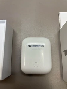 Écouteurs intra-auriculaires Apple AirPods 1ère génération avec étui de charge - Blanc - Photo 1 sur 3