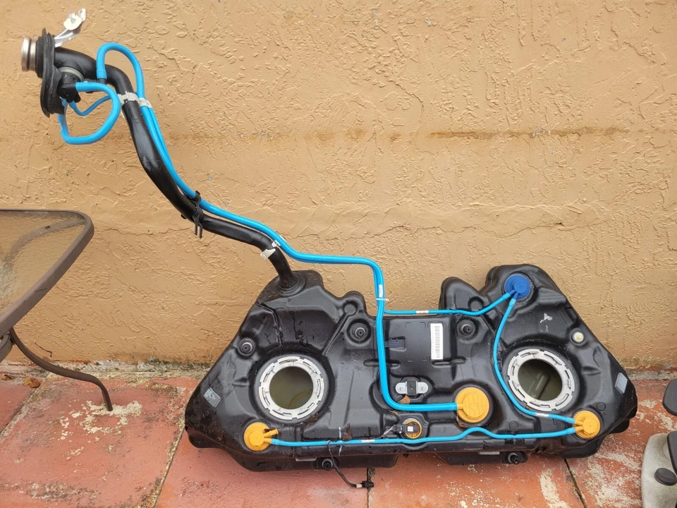 MERCEDES BENZ E350 W212 DEPÓSITO DE TANQUE DE GASOLINA CON CUELLO DE LLENADO FABRICANTE DE EQUIPOS ORIGINALES 2014-2016 Foto 1 de 4