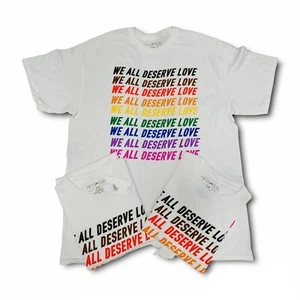 Camiseta para hombre unisex ""Todos merecemos amor"" impresa gráficamente comodidad cotidiana - Imagen 1 de 1