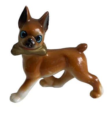 Estatuilla de porcelana boxeador de perro cachorro miniatura de colección con ojos grandes y hueso en boca Foto 1 de 4