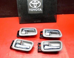 01-03 JUEGO DE MANIJAS DE PUERTA INTERIOR TOYOTA PRIUS CON BISELES FABRICANTE DE EQUIPOS ORIGINALES TODO X4 GRIS - Imagen 1 de 8