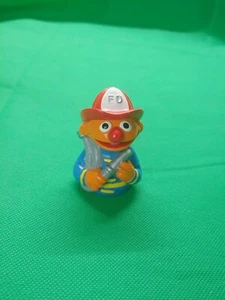 Sesamstraße Ernie PVC 2/5" Figur. Feuerwehrmann Jim Hanson Produktion - Bild 1 von 6