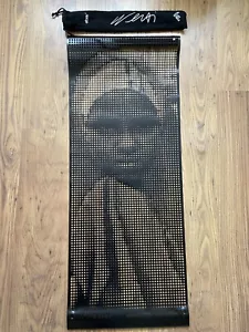 Ai Weiwei Banner 200 gute Zäune machen gute Nachbarn mit Blockchain COA - Bild 1 von 3