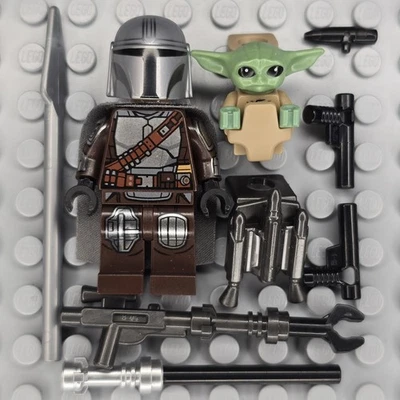 Lego Star Wars Minifigures The Mandalorian, Grogu and Accessories - Image 1 of 2