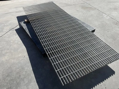 钢格栅 - 着色 - 36 英寸 x 8 英尺 x 1-1/2 — 第 1/4 张图片