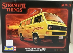 Revell Argyle's VW Vanagon Surfer Boy Pizza Van-Stranger Things 1/25 Model 14559 - Picture 1 of 6