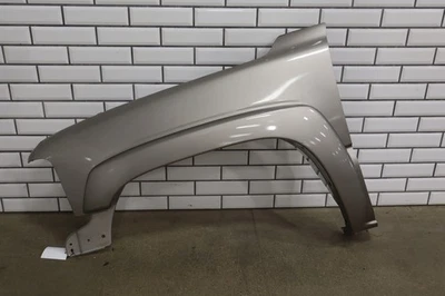 00-06 Chevy Tahoe GMT800 Left LH Fender (Light Pewter 11U) See Photos - Image 1 of 4