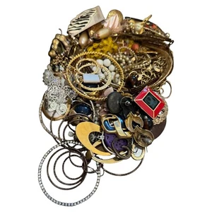 Vintage To Now Craft Jewelry Lot 2+ lb Repair Salvage Craft Harvest Upcycle - Picture 1 of 5