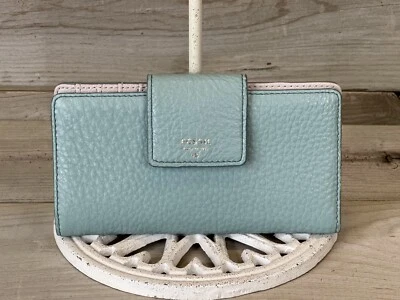 Bolso sin asas de cuero verde niebla marina FOSSIL Sydney Foto 1 de 4