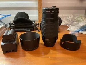 Nikon AF Nikkor 70-300mm1:4-5.6 G lens w/ hb-32 & hb-26 hood, battery pack & uv - Picture 1 of 5