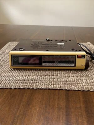 Vintage 80's GE Spacemaker Under Cabinet Clock Model #7-4212A Timer/AM/FM Radio - Image 1 of 4