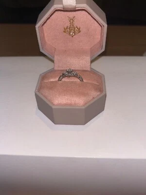 One palladium ring with 14 diamonds , Emmy size Q, 0.33, is very good - Image 1 of 4