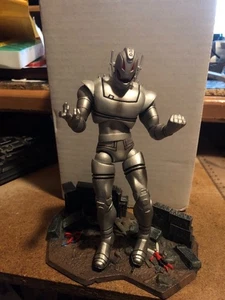 loose Marvel Diamond Select classic Ultron with base - Picture 1 of 2