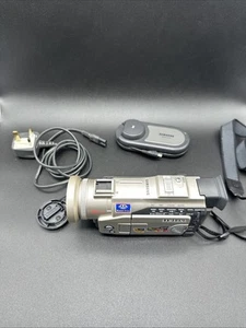 Samsung VP-D87Di Video Camera, Camcorder . Good condition With Charger - Picture 1 of 10