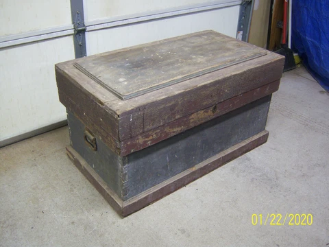 Vintage Wood Trunk Primitive Dovetail Joints Chippy Paint Cast Iron Coffee Table Cover