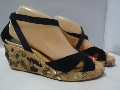 Sandálias Beverly Feldman Aloha My Diva tamanho 7 lantejoulas anabela gravata no tornozelo preto - Imagem 1 de 4