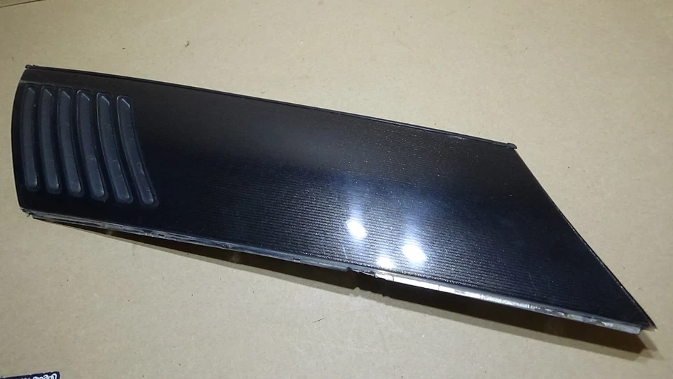 Moldura de cuarto trasero Toyota Celica 1986-1989 Foto 1 de 4