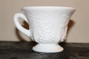 Vintage 1960s Indiana White Milk Glass Colony Harvest Grape Tea Cup C787 - Picture 1 of 8