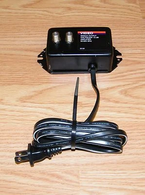 Video Single Output VHF / FM / UHF 50-900 MHz 12 dB Signal Amplifier (32120)  - Image 1 of 2