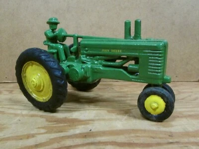 1945 JOHN DEERE A w/ DRIVER, Cast Tractor Toy by ERTL, 1/20 Scale, EARLY ERTL - Image 1 of 4