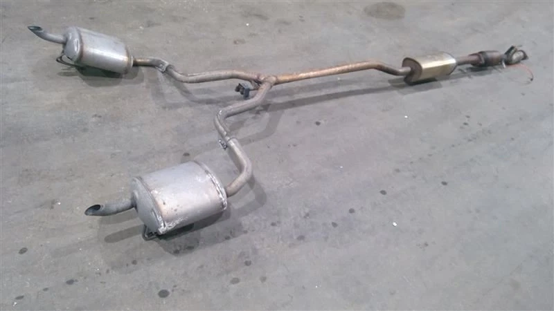 Nissan Altima 2019-2021 2,5 L tracción delantera tubo de escape gasolina con silenciador OEM Foto 1 de 4