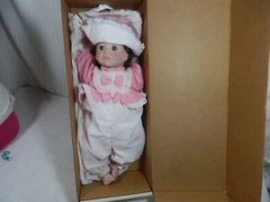 Lee Middleton Original Doll First Moments "Awake Pink" - Picture 1 of 17