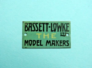 BASSETT LOWKE LTD 1920s "THE MODEL MAKERS" O GAUGE TINPLATE RARE RAILWAY SIGN - Foto 1 di 2