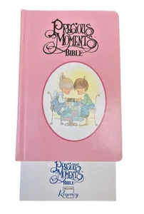 Precious Moments Bible 1984 Small Hands Edition New King James Version Pink 207C - Bild 1 von 5