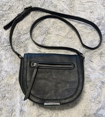 Bolso Bandolera Nine West Negro Guijarro Imitación Cuero Forro Floral Foto 1 de 4