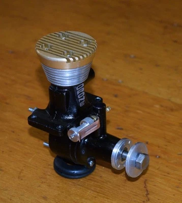 Art Deco 1948 Drone Ball Bearing Gold Crown Diesel 29 model engine vintage 6cc - Image 1 of 4