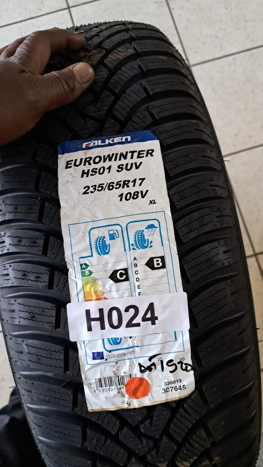 Falken EuroWinter HS01 SUV 235/65 R17 108V XL DOT20 Winterreifen - Bild 1 von 1