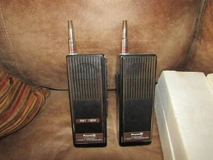 2 ROYCE ELECTRONICS MODEL 1-400 1 WATT TRANSCEIVER WALKIE TALKIES  - Picture 1 of 5