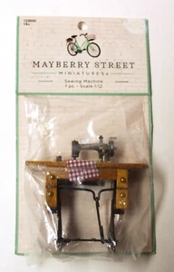 Mayberry Street Miniatur Nähmaschine Maßstab 1:12 - Bild 1 von 5