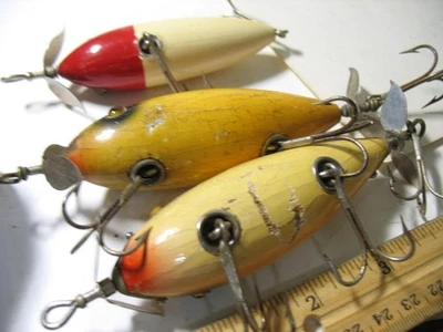 2 South Bend Surf Orenos old wood fishing lures glass eyes + unknown 3 lures - Image 1 of 4