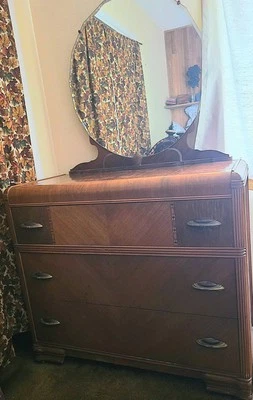 VINTAGE ART DECO 3-PIECE BEDROOM SET - Image 1 of 4