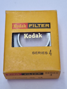 Filtr wpuszczany Kodak Series IV 4 Skylight 1A z obudową, pudełkiem i kartą informacyjną