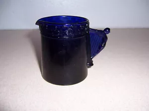 Vintage Kobaltblau Glas Milchkännchen mit irischer Harfe von Erin Griff & Kleeblatt Motiv - Bild 1 von 4
