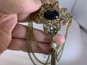 Flower Chandelier Onyx Center Pearl Vintage Gold Brooch Pin V-6853 - Picture 1 of 3